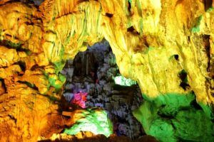 Hang Sung Sot Cave, la cueva del Aturdimiento, Vietnam