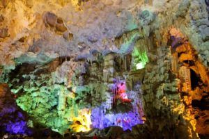 Hang Sung Sot Cave, la cueva del Aturdimiento, Vietnam