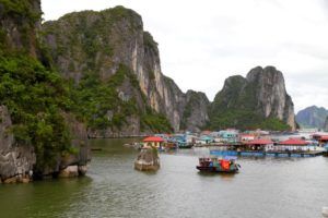 Aldeas flotantes de pescadores, bahía de Halong