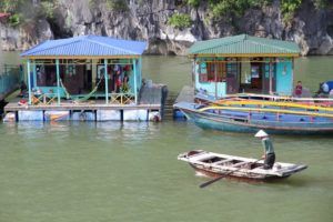 Aldeas flotantes de pescadores, bahía de Halong