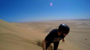 Sandboarding, surf en las dunas del desierto del Namib
