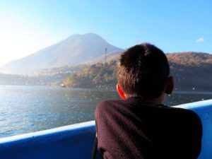 Lago Atitlan y el Volcan de San Pedro, Guatemala
