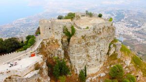 Castillo de Vanere de Erice a vista de dron