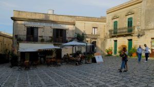 Piazza della Loggia, qué hacer en Erice