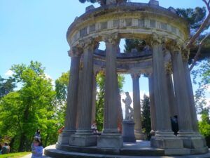 Templo de Baco del Parque del Capricho en Madrid