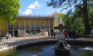 Palacio de los Duques en el Parque del Capricho de Madrid