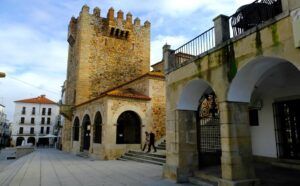 Torre del Bujaco, uno de los imprescindibles que ver en Cáceres