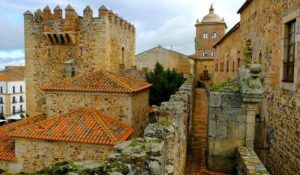 Torre del Bujaco, uno de los imprescindibles que ver en Cáceres