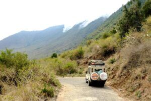 Bajando al cráter del Ngorongoro de Tanzania