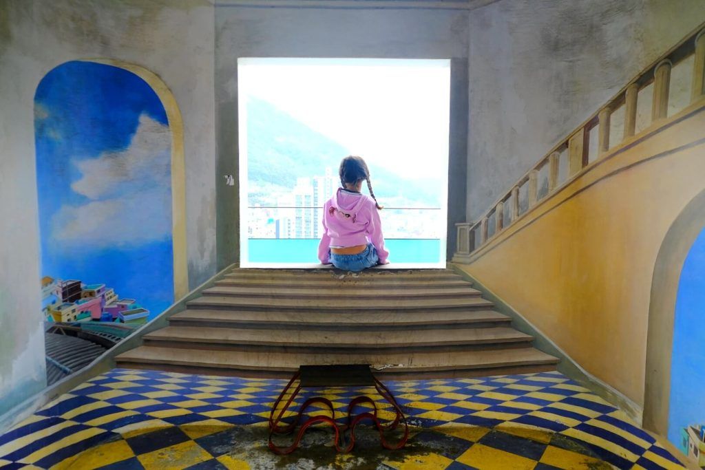 Pequeña nómada en Gamcheon Culture Village en Busan