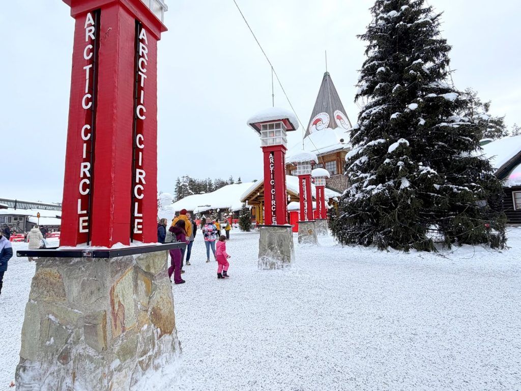 Cruzamos el Circulo Polar Ártico, Laponia. Finlandia