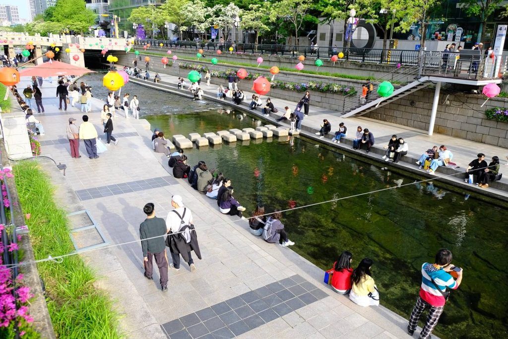 Arroyo Cheonggyecheon, por el día Arroyo Cheonggyecheon, por el día