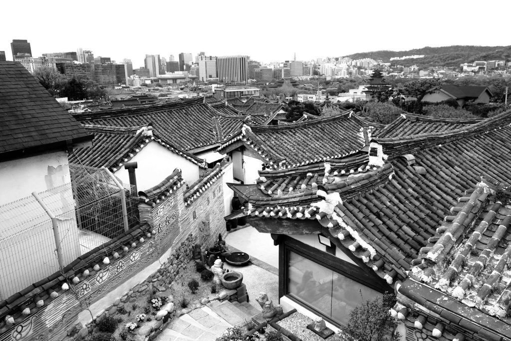 Vistas de los tejados del Bukchon Hanok Village Vistas de los tejados del Bukchon Hanok Village
