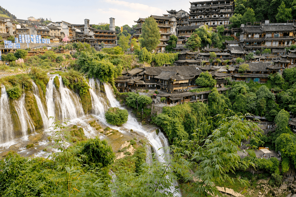 La gran cascada de Furong, el gran atractivo del Ancient Town La gran cascada de Furong, el gran atractivo del Ancient Town