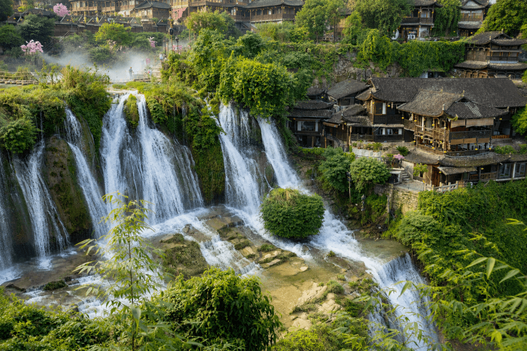 La gran cascada de Furong, el gran atractivo del Ancient Town La gran cascada de Furong, el gran atractivo del Ancient Town