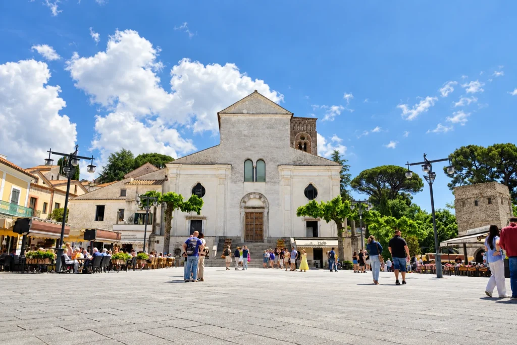 La Piazza del Duomo y el Duomo de Ravello La Piazza del Duomo y el Duomo de Ravello