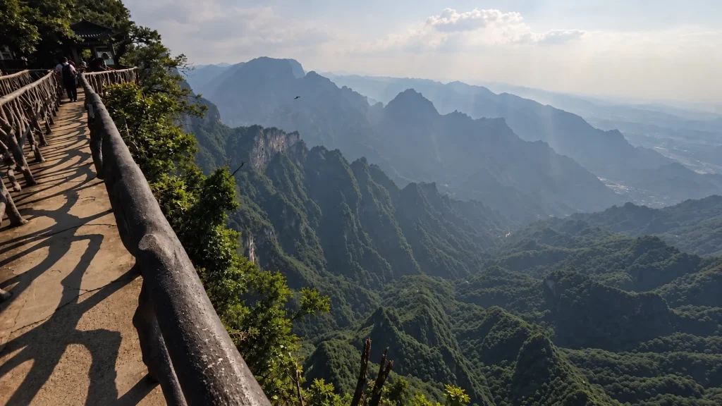 Los mejores miradores de Tianmen Shan. La puerta del Cielo de China Los mejores miradores de Tianmen Shan. La puerta del Cielo de China