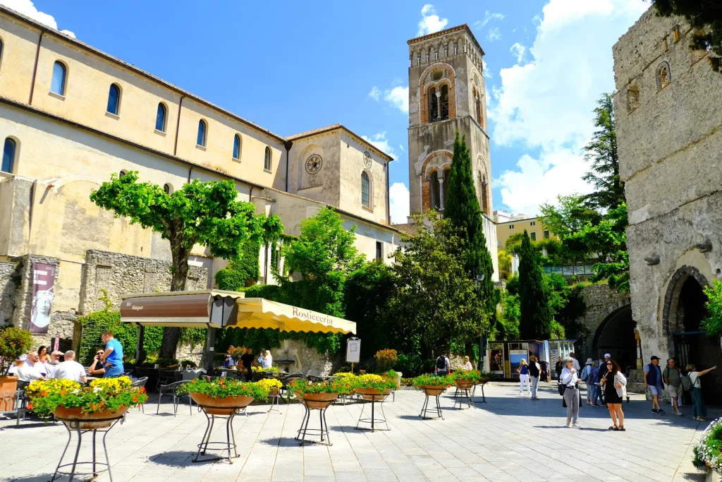 La Piazza del Duomo y el Duomo de Ravello La Piazza del Duomo y el Duomo de Ravello